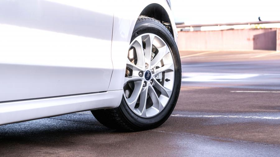 Детали экстерьера Ford Fusion Energi 2018 года  (фото 14 из 26)